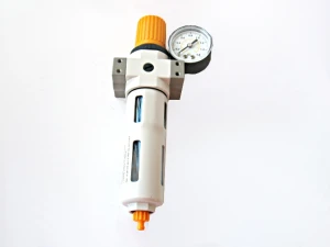 Odwadniacz filtroreduktor naolejacz sprężonego powietrza SICO 1/2 z manometrem