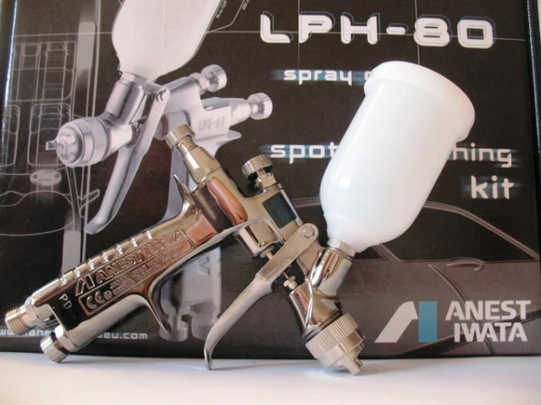 Pistolet lakierniczy Iwata LPH 80 1,0 mm do retuszu i zaprawek z dwoma kubkami 70 i 250 ml